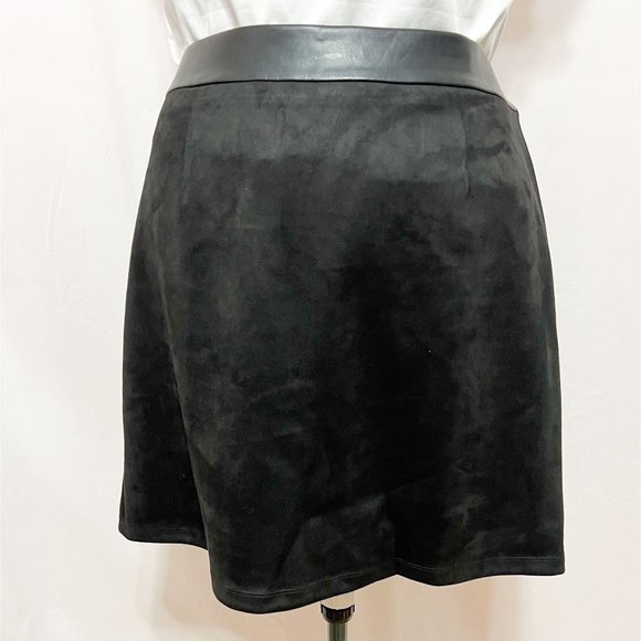 Andrew Marc NWT Sz XL Black  Faux Leather/Suede A-Line Pull On Skirt - Picture 4 of 9